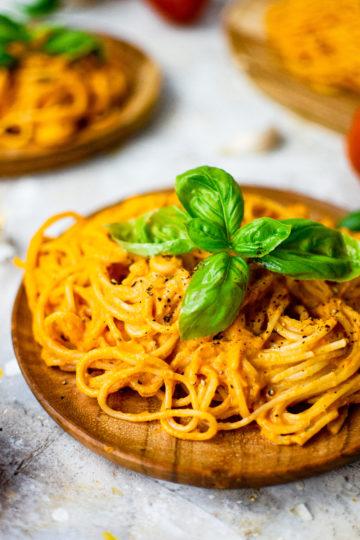 vegan baked tomato pasta