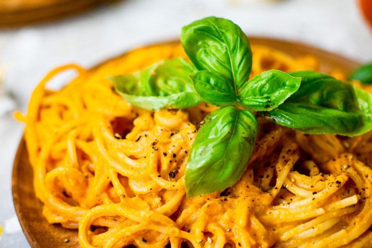 vegan baked tomato pasta