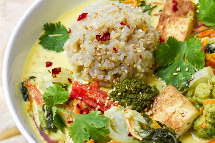 green curry vegan with crispy tofu and vegetables