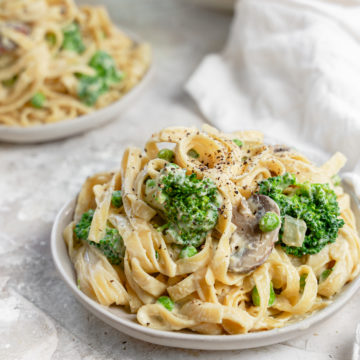 close up showing the creamy cauliflower sauce and the healthy vegetables