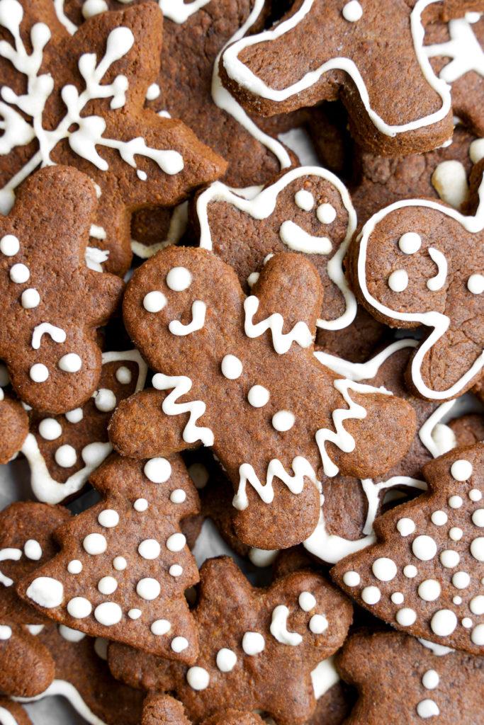 healthy vegan gingerbread cookies
