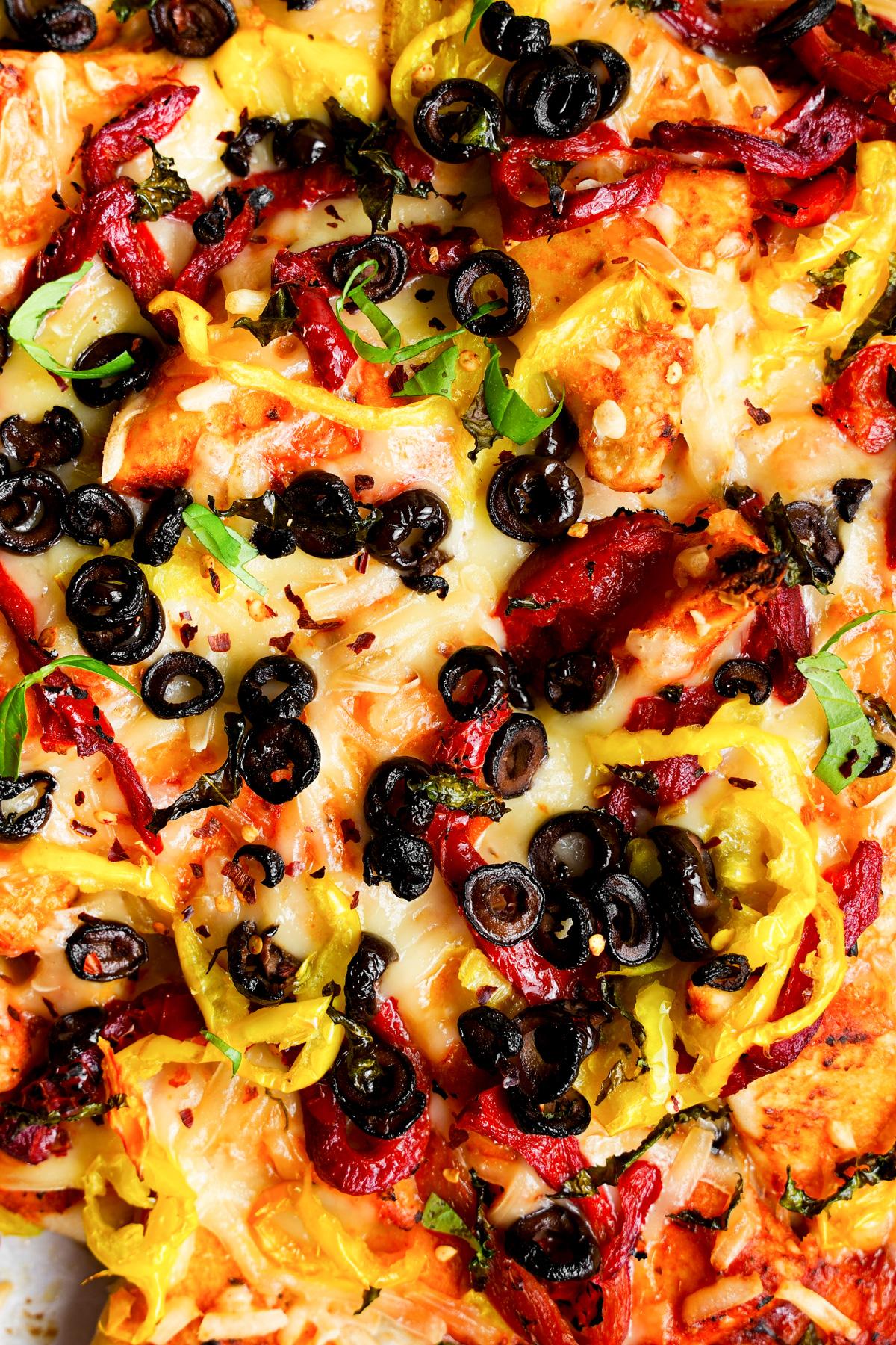 close up of the pizza nachos