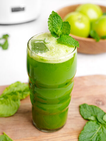 collard green juice featured image