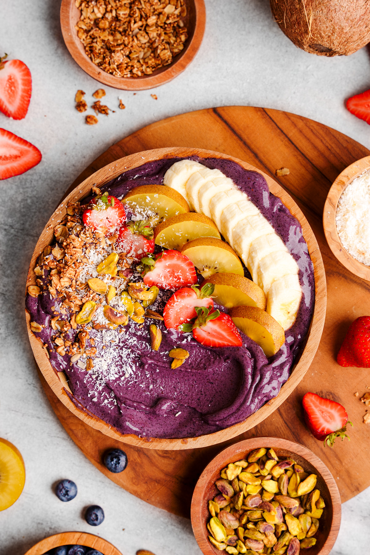 a close up of the vegan acai bowl with fresh fruit and topping on it