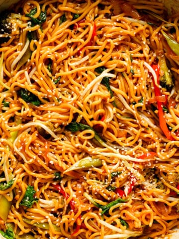 vegan chow mein featured image